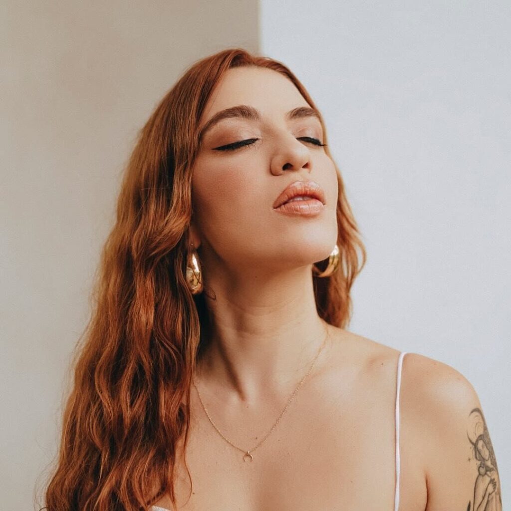 Lua Menezes — connect with her on Instagram.